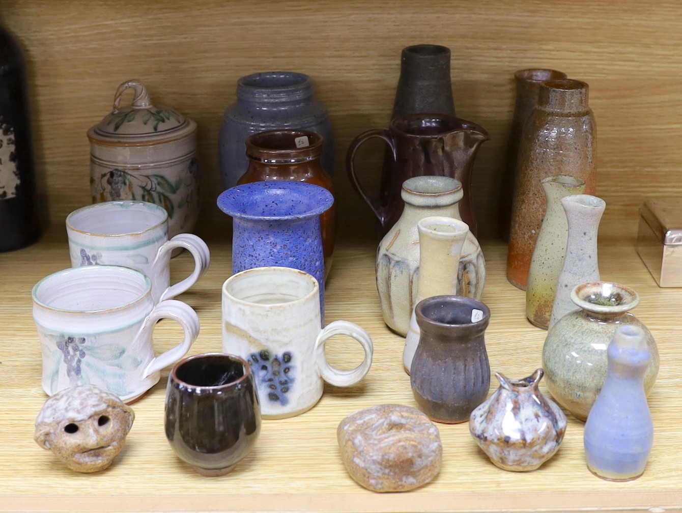Susan Threadgold - a group of studio pottery small vessels, The tallest is 18 cm (22)